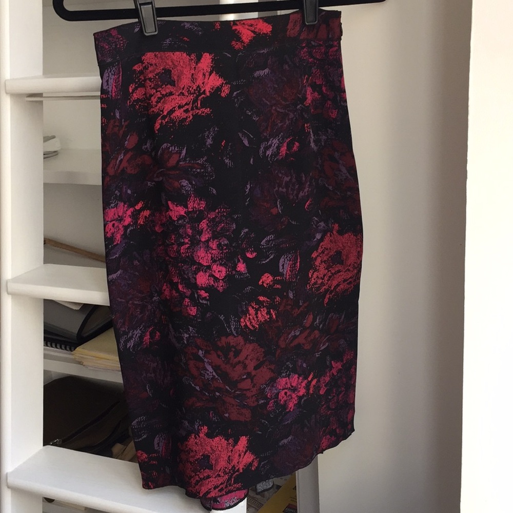 Elie Tahari knee length pencil skirt